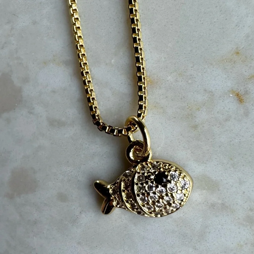 NWOT Nordstrom Sparkling Fish Necklace - Picture 7 of 8